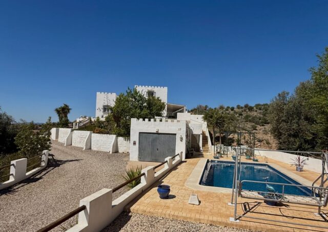 Villa, pool & driveway